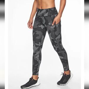 Athleta Camo Contender 7/8 Tights Leggings M Medium